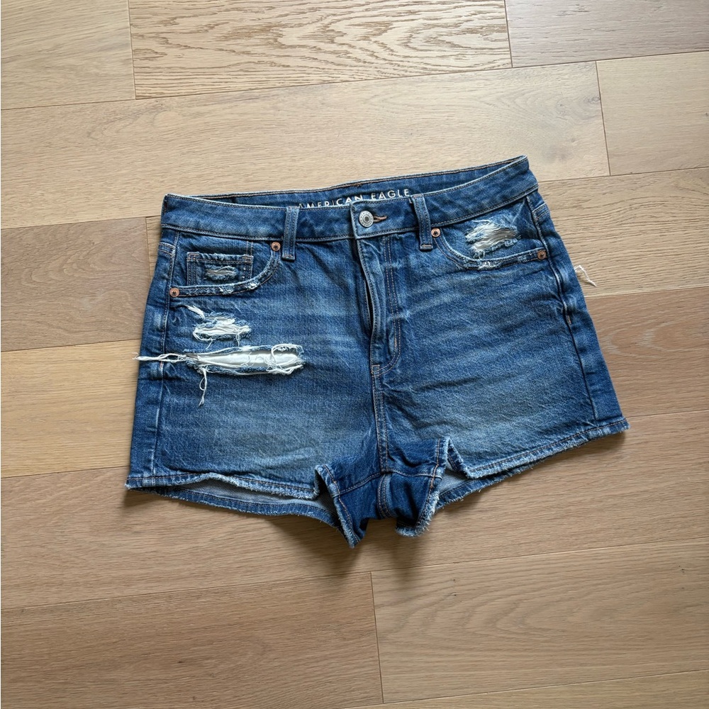 American Eagle Strigid Ripped Denim Mom Short